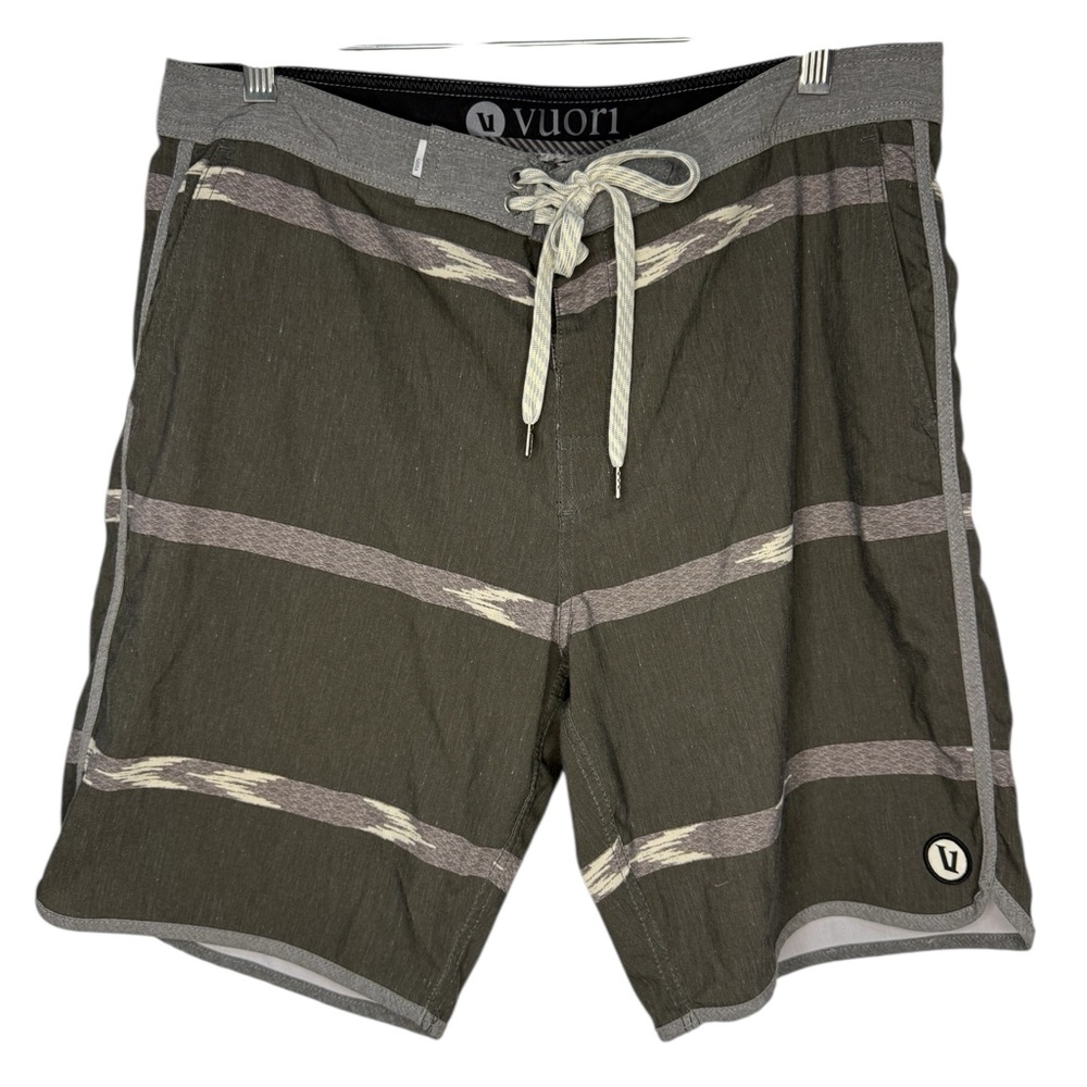 Vuori Men’s Medium Board Shorts Olive Green Striped Swim Trunks 8.5” Inseam